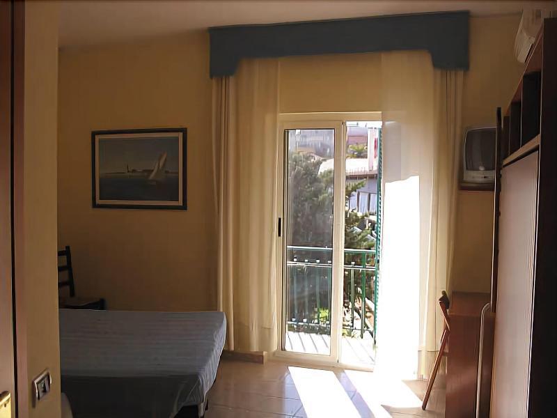 Hotel Torre Antica Loano Eksteriør billede